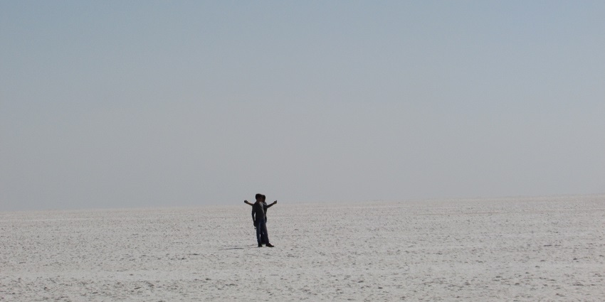 An image of the white salt desert of Rann of Kutch during the Rann Utsav.