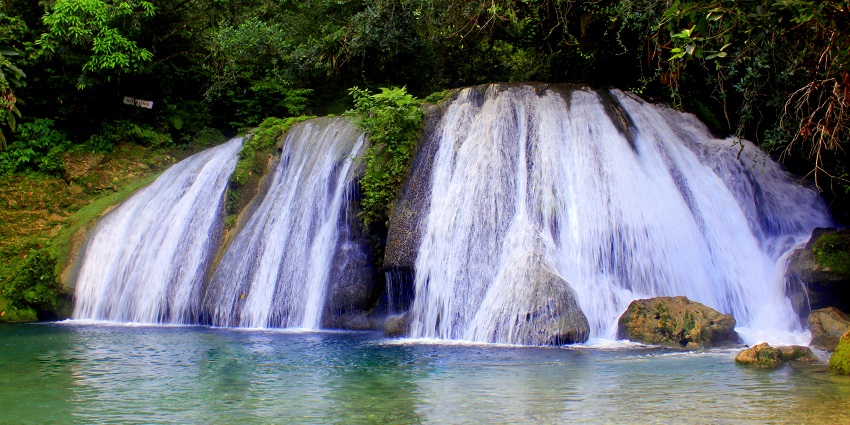 Waterfall of the Reach Falls, a romantic place to visit on Valentine’s Day in Jamaica