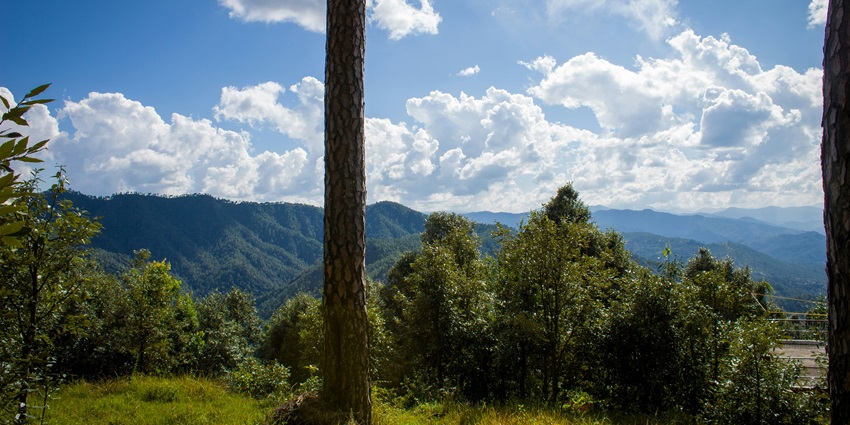 The best thing to see in Almora, Uttarakhand is the unwinding sunset at bright end corner.