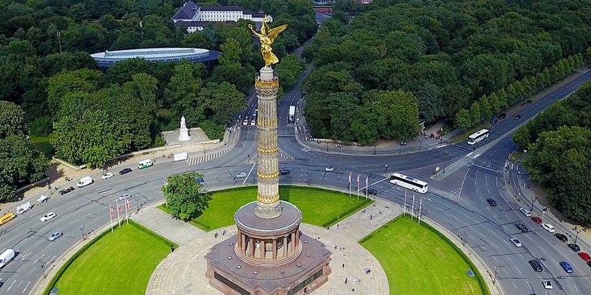 Bird's eye view of the Siegesäule (victory column) in Berlin Tiergarten