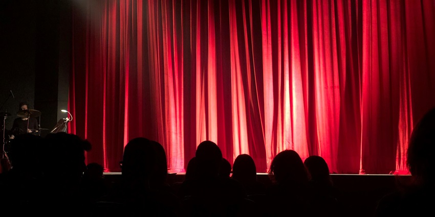 An image of the live comedy show and concert setup resembling the vibrant Ricks Teater.