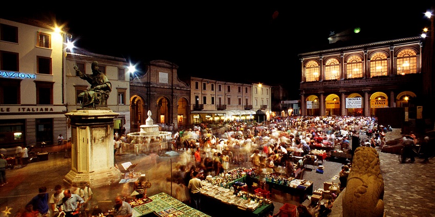 An image of a crowded Rimini with people all over the stalls enjoying night life
