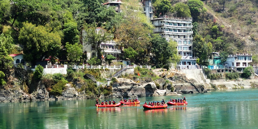 An image of the Ganges River in Rishikesh, one of the places to see in March in North India.