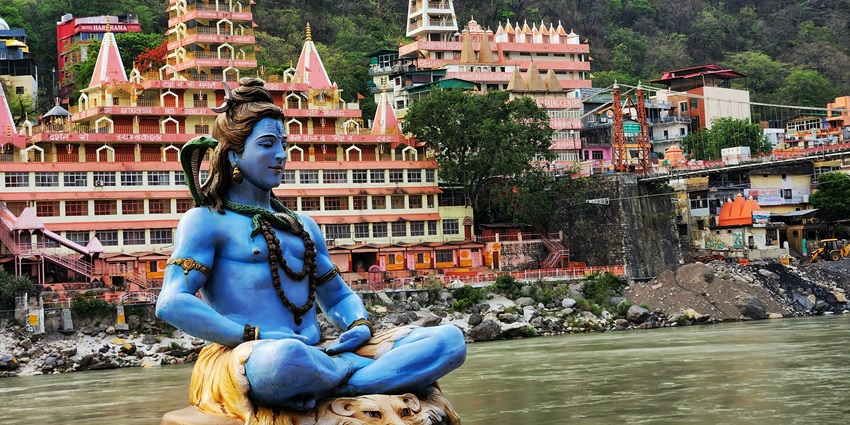 An image of Laxman Jhula, one of the places to visit in summer in India with friends