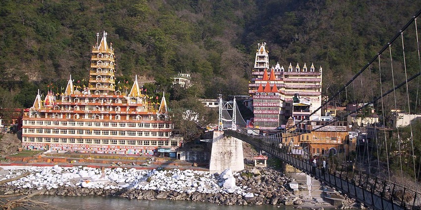 Places to visit in Uttarakhand this August feature Rishikesh, a spiritual hub.