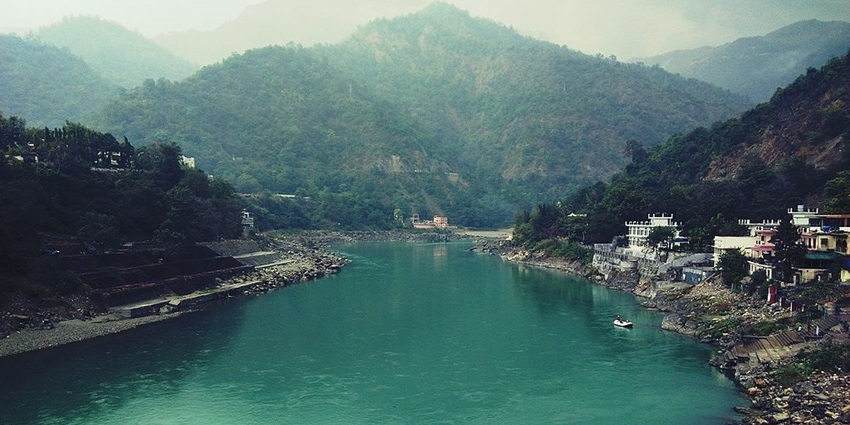 An image of the Ganges River in Rishikesh, a spiritual and adventure-filled destination in October.