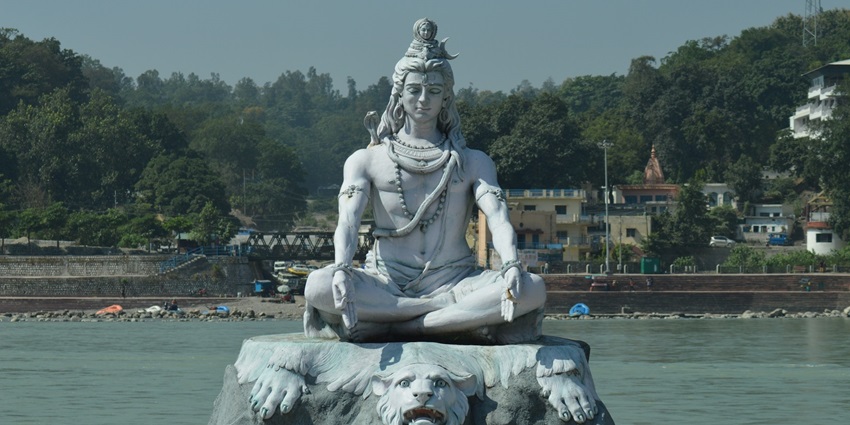 An image of the Ganges River in Rishikesh, a spiritual and adventure-filled destination.