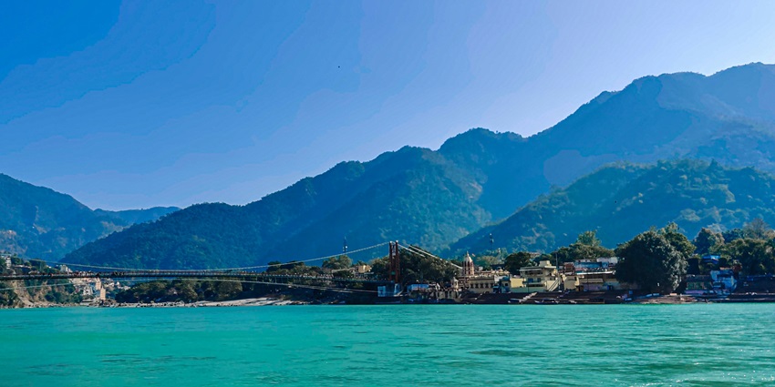 Laxman Jhula in Rishikesh, one of the best places to visit in North India in December.