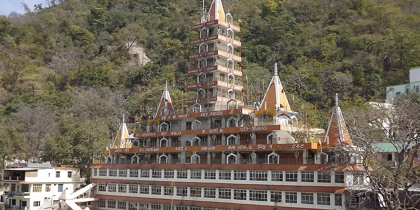 The most popular temple of Rishikesh, with a lot of reverence.