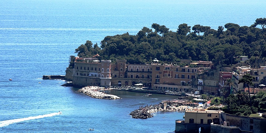 Picturesque blue water view - vintage spots among Naples beaches