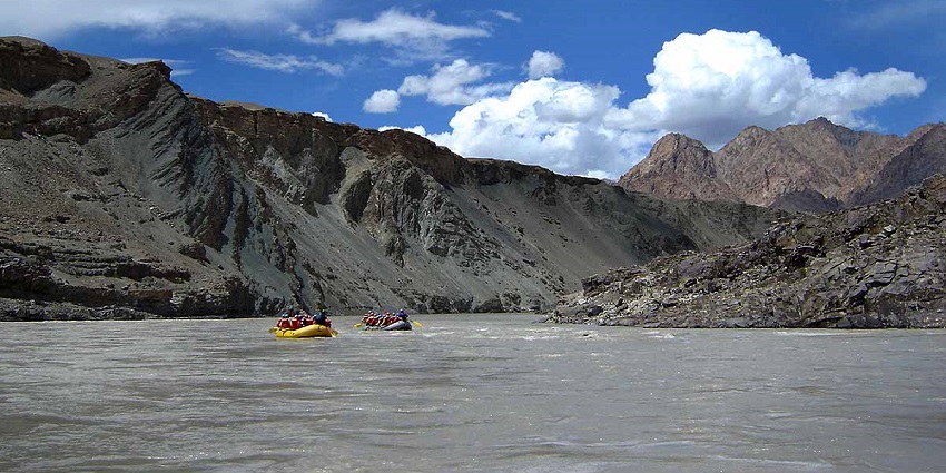 Tackle icy rapids in the beauty of Zanskar, Ladakh.