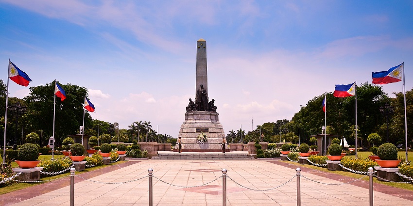 Large urban park in Manila dedicated to the Philippine national hero, highlighted in Manila city guide.