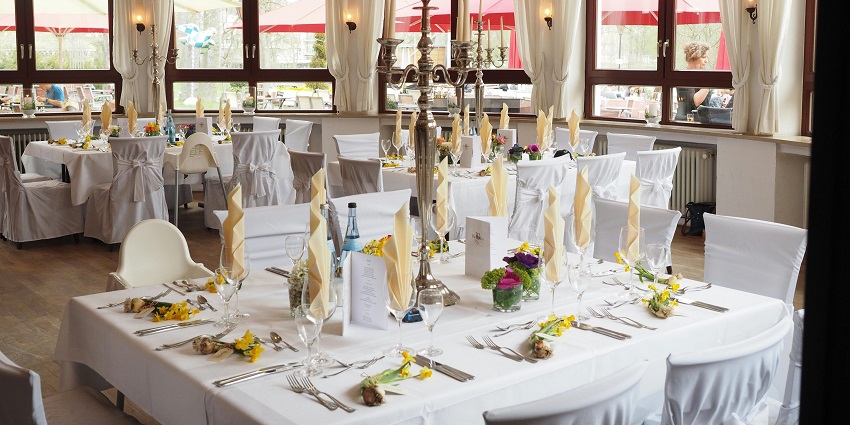 An image showing a grey candelabra on top of a restaurant table creates an ambience.