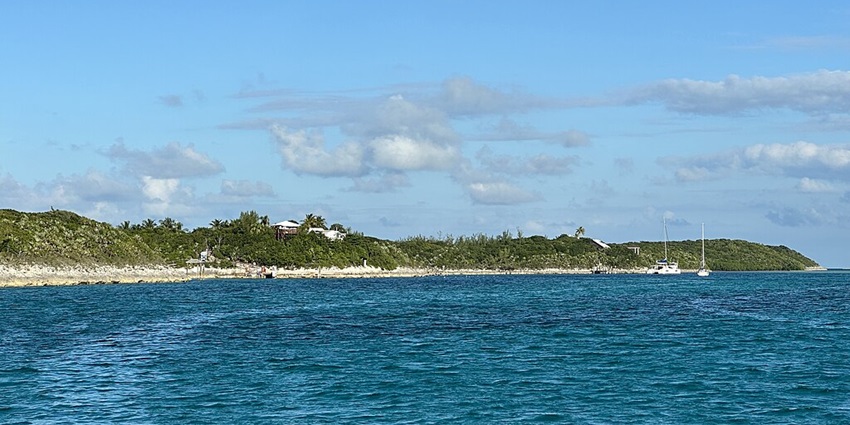 Bahamas snorkelling destination with clear waters, and beautiful coral formations.