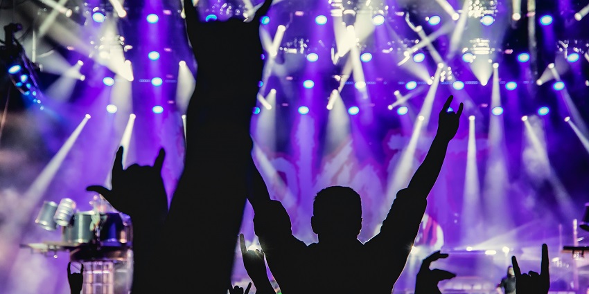 Rossi's Club capturing the vibrant nightlife with live music and vibrant performances.