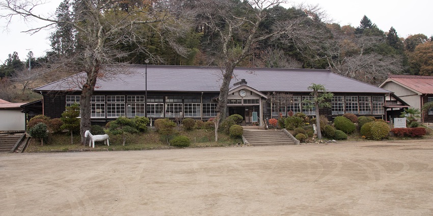 Round Schoolhouse is rumoured to disappear during a classbreak, making it an eerie spot.
