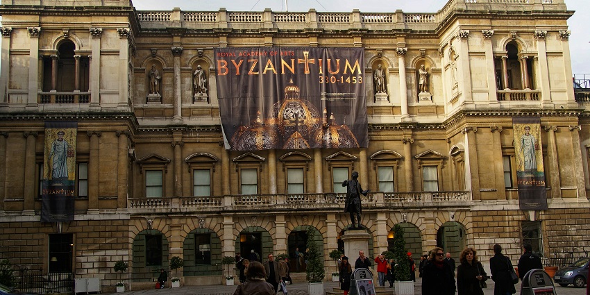 An Image of the entrance of the Royal Academy of Arts in London, taken from across the street.