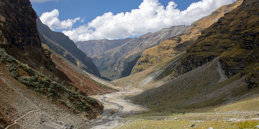 An image of Rupin Pass in Himachal Pradesh, one of the places for mountain trekking in India.