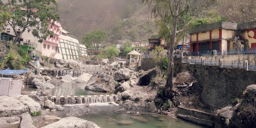 Sahastradhara is one of the best places to visit in Dehradun for couples.