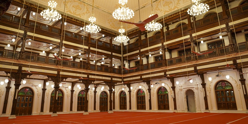 Saifee Masjid, a grand Shia mosque in India, blends cultures beautifully