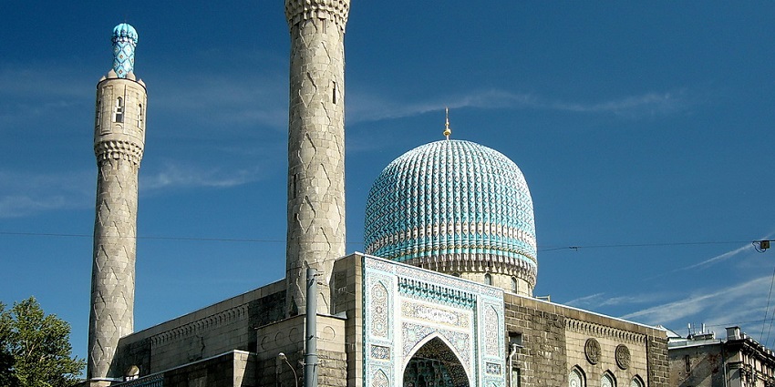 Saint Petersburg Mosque was inaugurated in 1913, an iconic blue-tiled mosque.