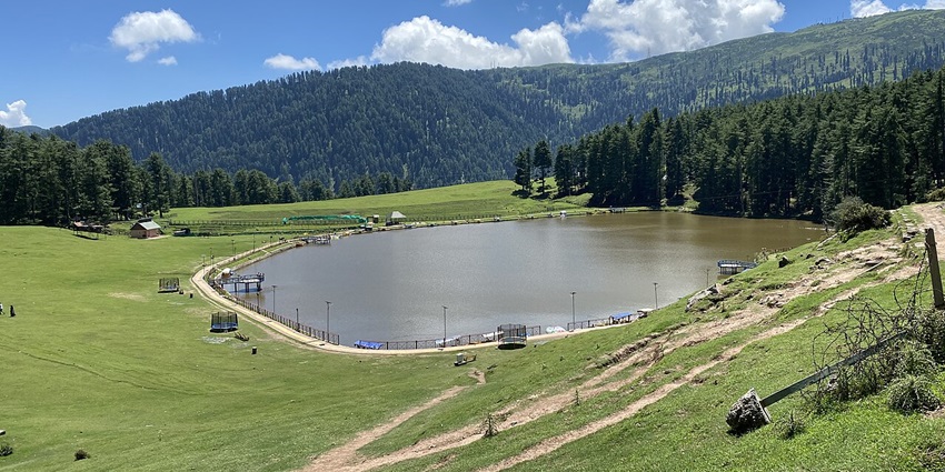 A picture of a lake amidst the snow-capped mountains in Jammu and Kashmir