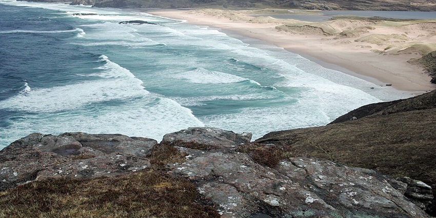 Sandwood is among the famous beaches in Scotland with golden sands and dramatic sea cliffs.