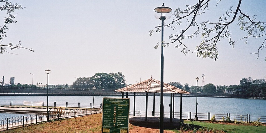 Sankey tank, one of the famous lakes in Bangalore, with green railings and a green sign board.