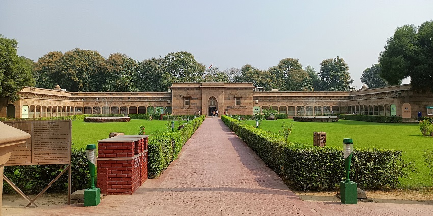 Wide angle view of the Sarnath Archaeological Museum, visiting this is one of the main things to do in Sarnath.
