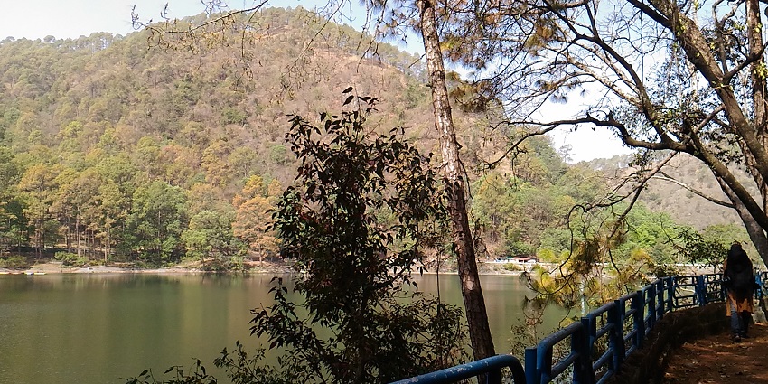 Image of Sattal near park area around the body of water surrounded by lush green mountains