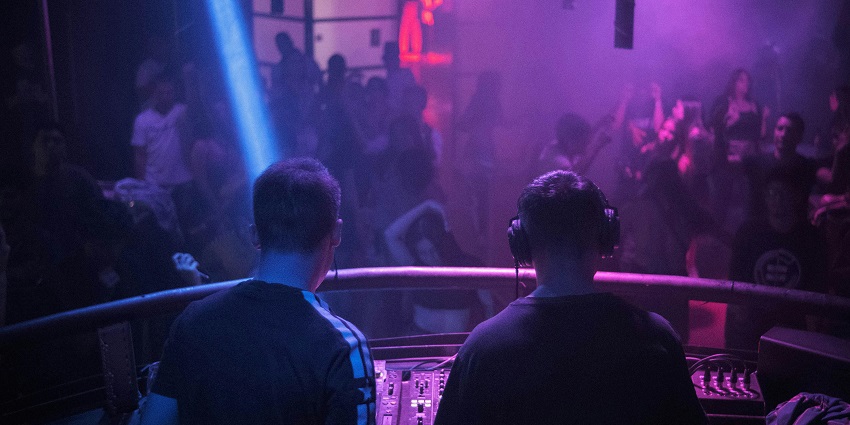 View of of people enjoying the music by the beachside at Saxo Disco Garden Club.