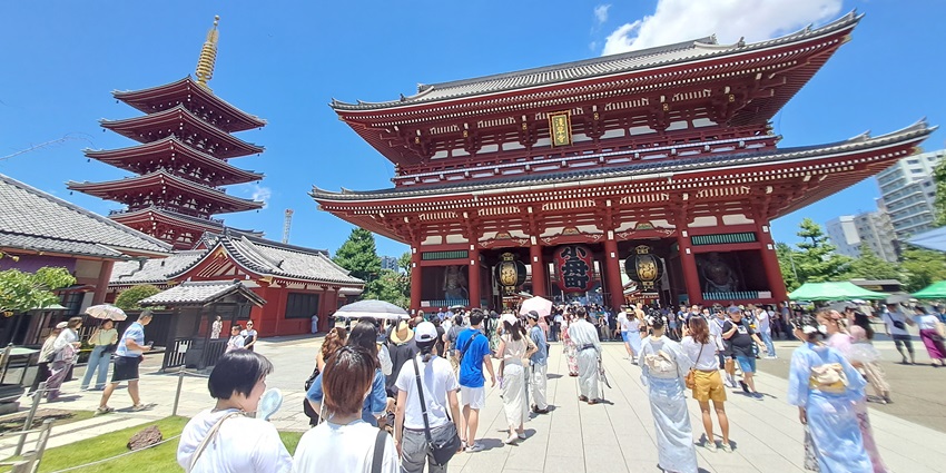 Tokyo’s oldest Buddhist temple, known for its striking red gate