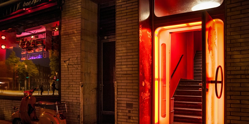 The entrance to the Sharivari Club, located on one of the lively streets of Rome City.