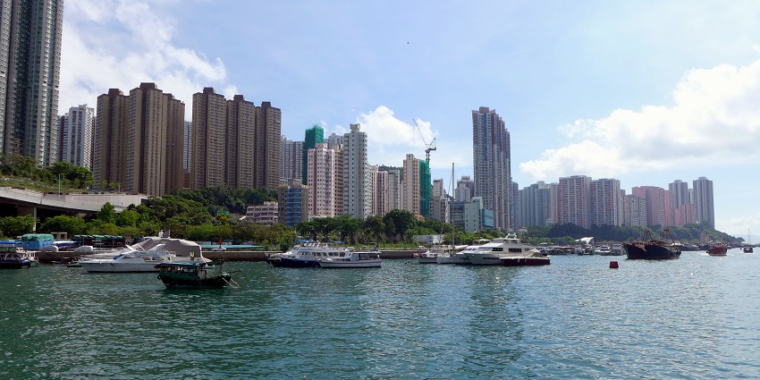 Shek Pai Wan has been a hidden gem offering the lush greenery and rocky outcrops.