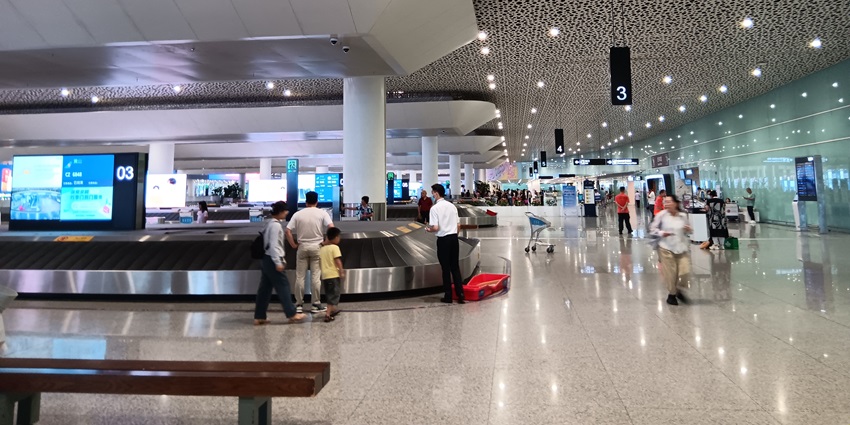 Image of Baggage claim area at Shenzhen Bao'an International Airport seen from area 2