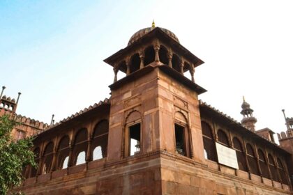 Shia mosques in India showcase rich history, spiritual devotion, and architectural beauty