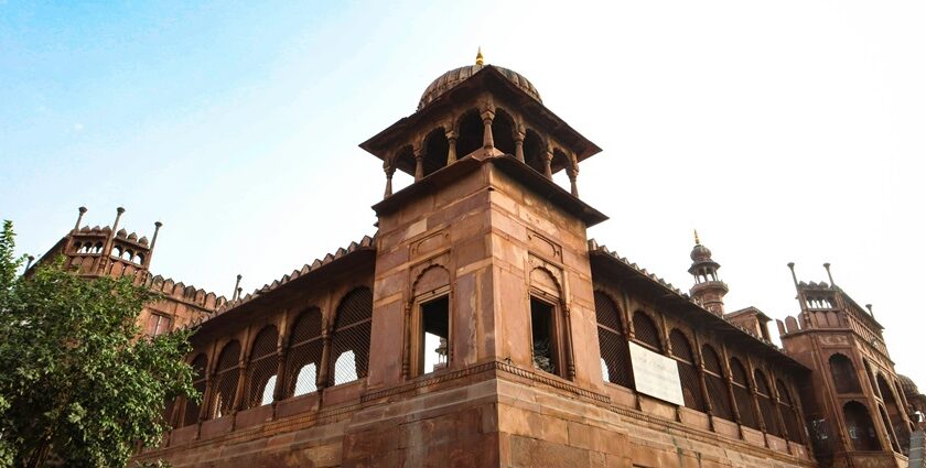 Shia mosques in India showcase rich history, spiritual devotion, and architectural beauty