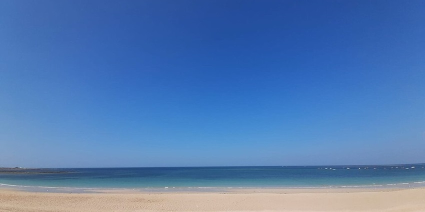 An image of Shivrajpur, one of the top 10 beaches in India with blue water offering unique experiences.