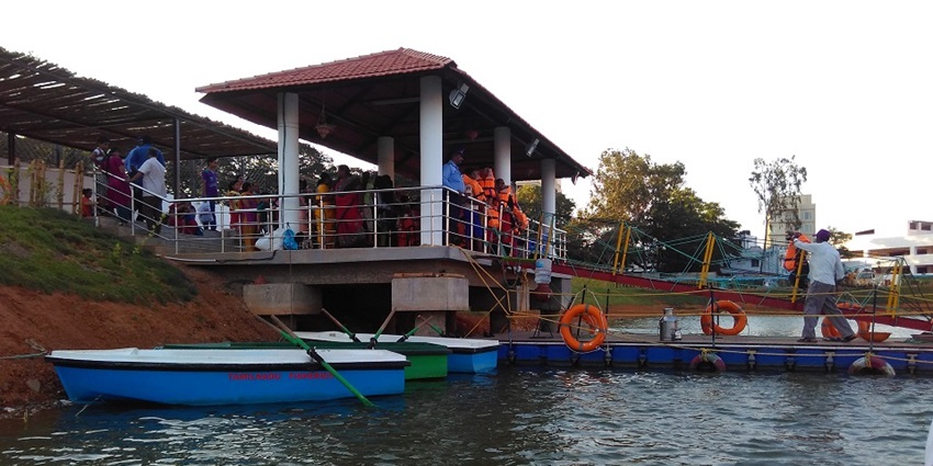 View of the lakes in Chennai depicting the water activities