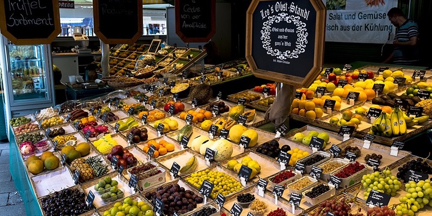 An image of a stall at Viktualienmarkt, a popular thing to see in Munich.