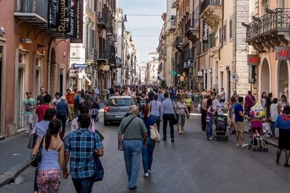 An amazing experience of shipping in Rome on the bustling streets