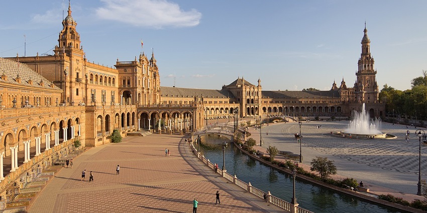 A lovely fountain on the premises of Plaza de Espana, an architectural gem of Seville