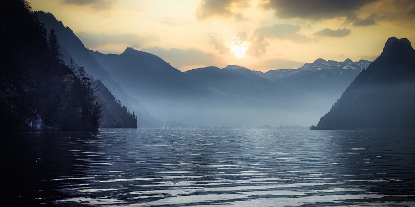 An image view of Simri-Bakhtiyarpur Lake with boats floating on calm waters.