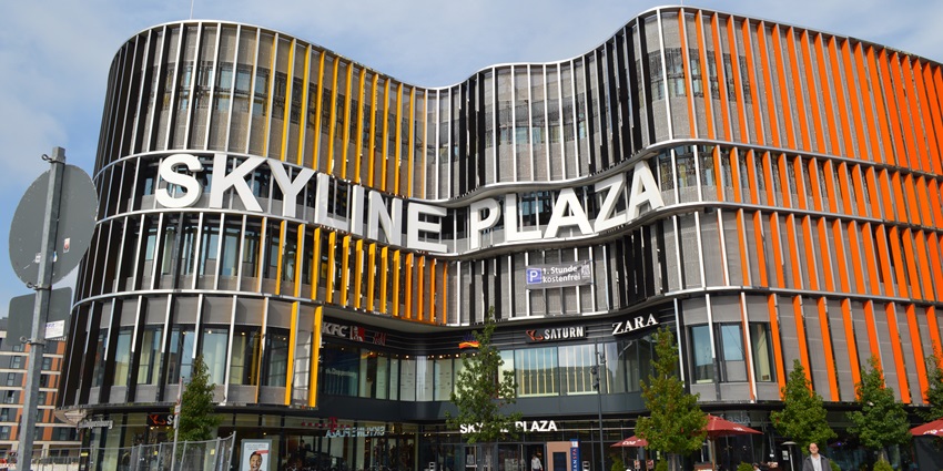 An image of Skyline Plaza Frankfurt showcasing its rooftop garden and modern design.