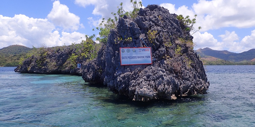 Siete Pecados Marine Park is a vibrant snorkelling spot with rich marine life and corals.
