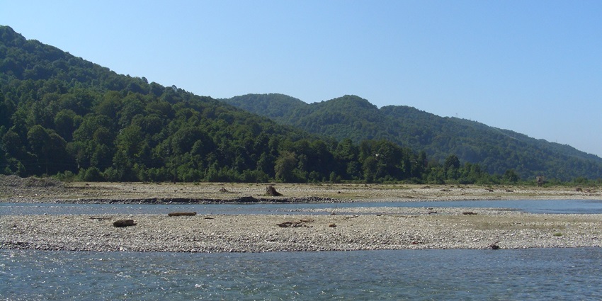 An image of calm waters of Sochi, Schahe river, a place to spend Valentine’s Day in Russia