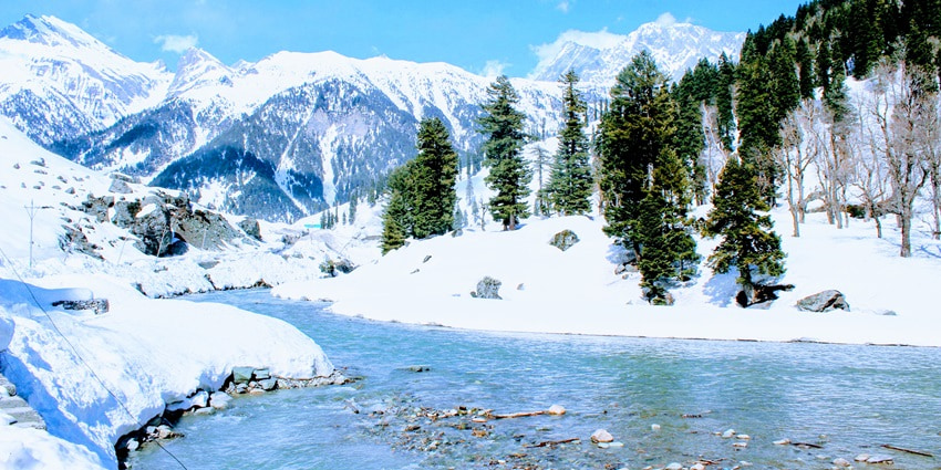 An image of snow-covered Sonamarg valley, one of the Hill stations in India with snowfall.