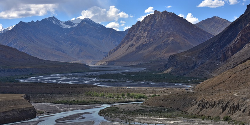 An image of the Spiti River in the Spiti Valley, a top hill station in the himalayas