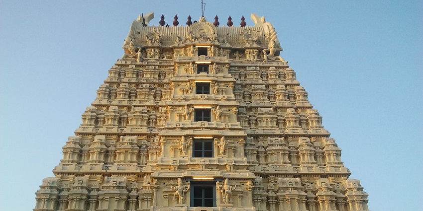Close-up of the gopuram of Sri Jalakandeswarar temple of Vellore and a light bulb on top