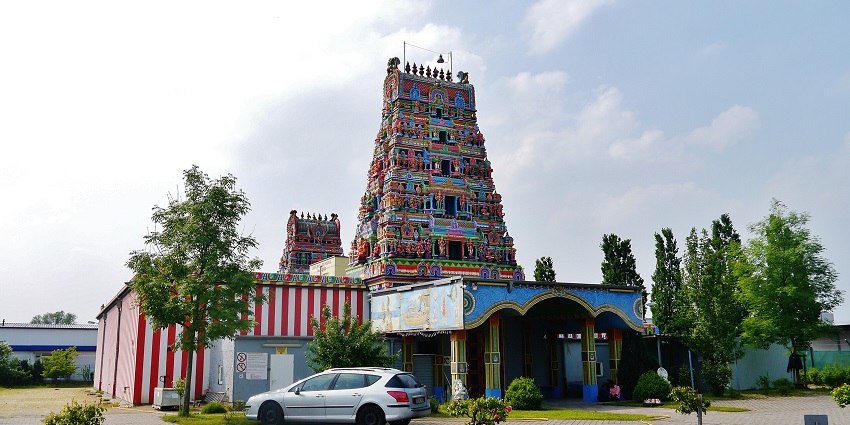 An image of the Sri Kamadchi Ampal Tempel, one of the best temples in Germany.